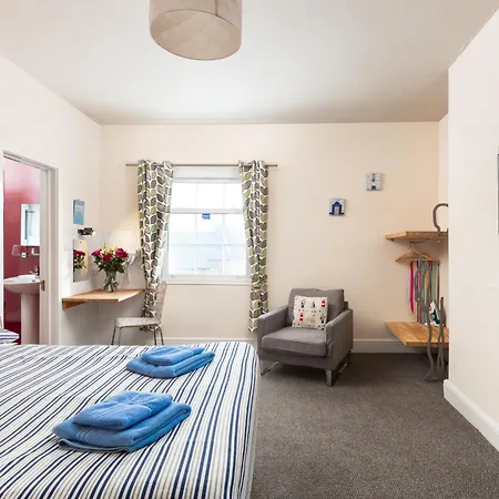 Royal Discovery 2* Whitby