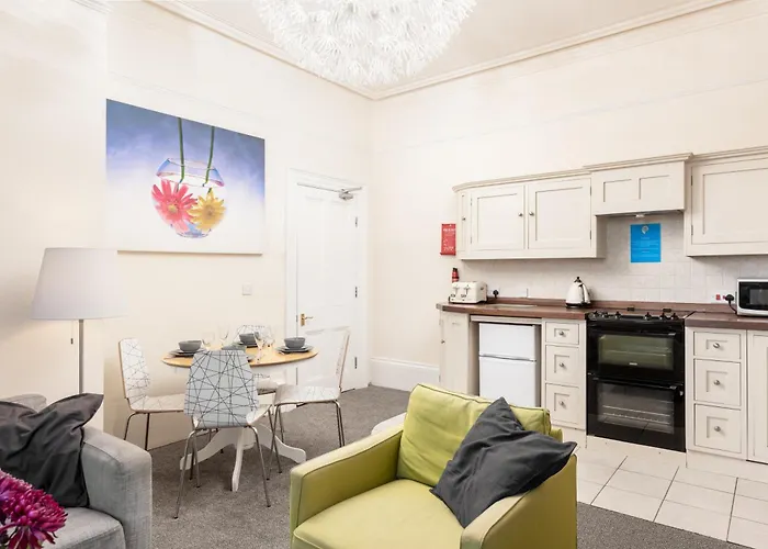 Royal Discovery 2* Whitby