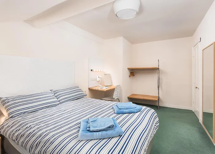 Royal Discovery 2* Whitby