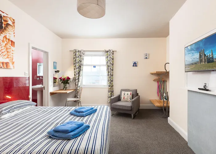 Royal Discovery 2* Whitby