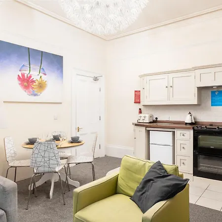 Royal Discovery 2* Whitby